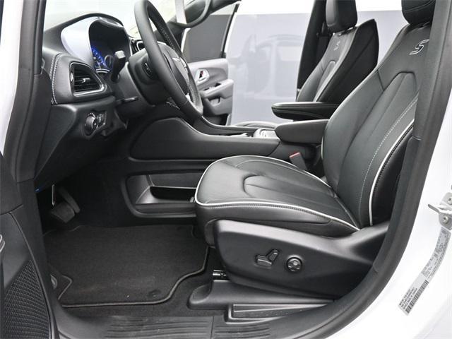 new 2025 Chrysler Pacifica car, priced at $43,691