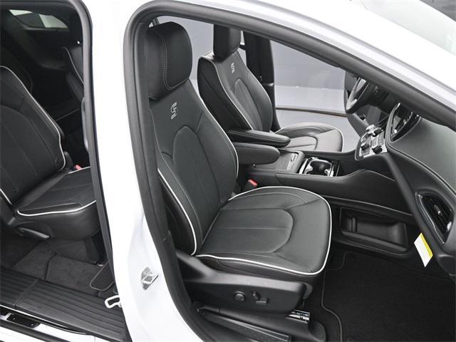 new 2025 Chrysler Pacifica car, priced at $43,691