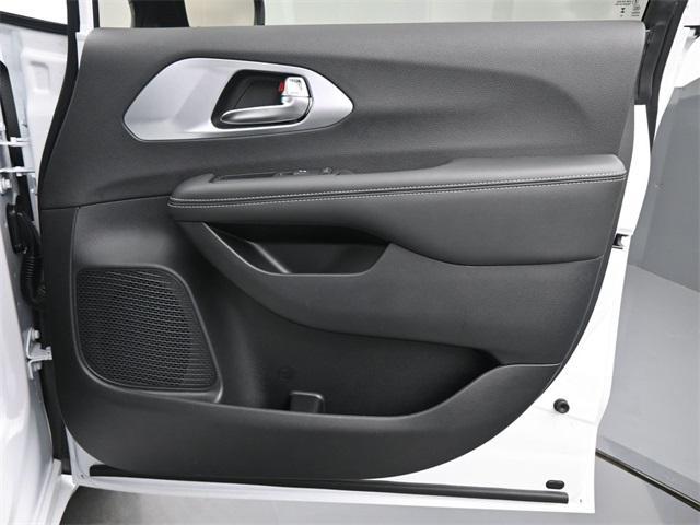 new 2025 Chrysler Pacifica car, priced at $43,691