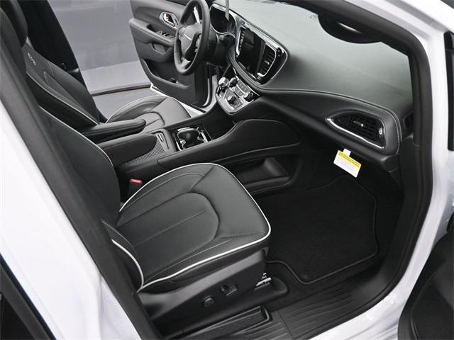 new 2025 Chrysler Pacifica car, priced at $43,691