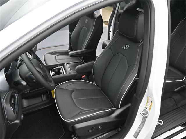 new 2025 Chrysler Pacifica car, priced at $43,691