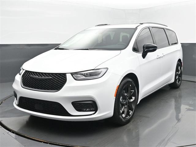 new 2025 Chrysler Pacifica car, priced at $49,411