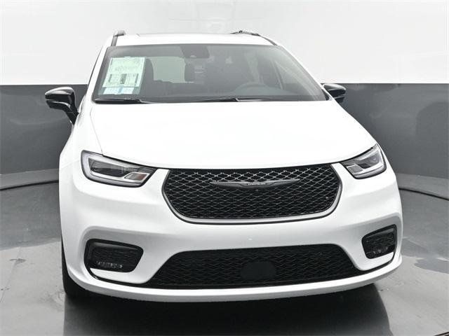 new 2025 Chrysler Pacifica car, priced at $43,691