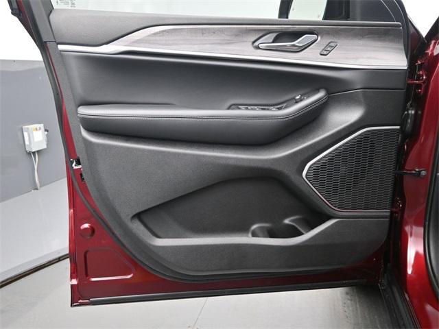 new 2025 Jeep Grand Cherokee car, priced at $51,646