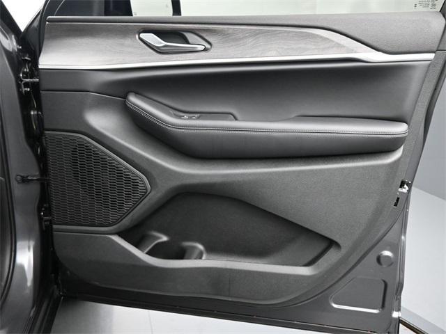 new 2025 Jeep Grand Cherokee car, priced at $51,796