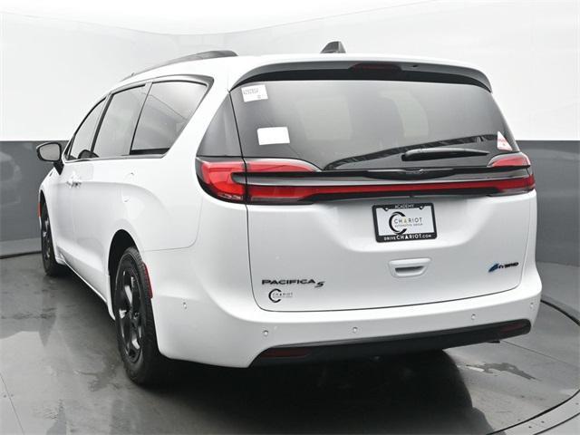 new 2025 Chrysler Pacifica Hybrid car, priced at $46,473