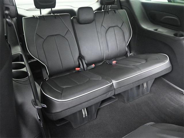 new 2025 Chrysler Pacifica Hybrid car, priced at $46,473