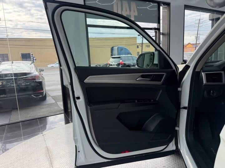 used 2018 Volkswagen Atlas car, priced at $15,995