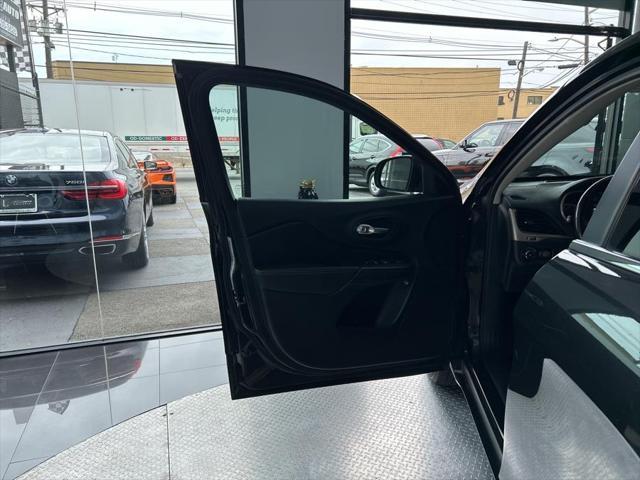 used 2016 Jeep Cherokee car, priced at $9,495