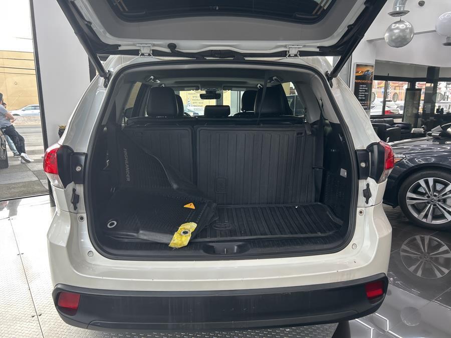 used 2019 Toyota Highlander car, priced at $24,450