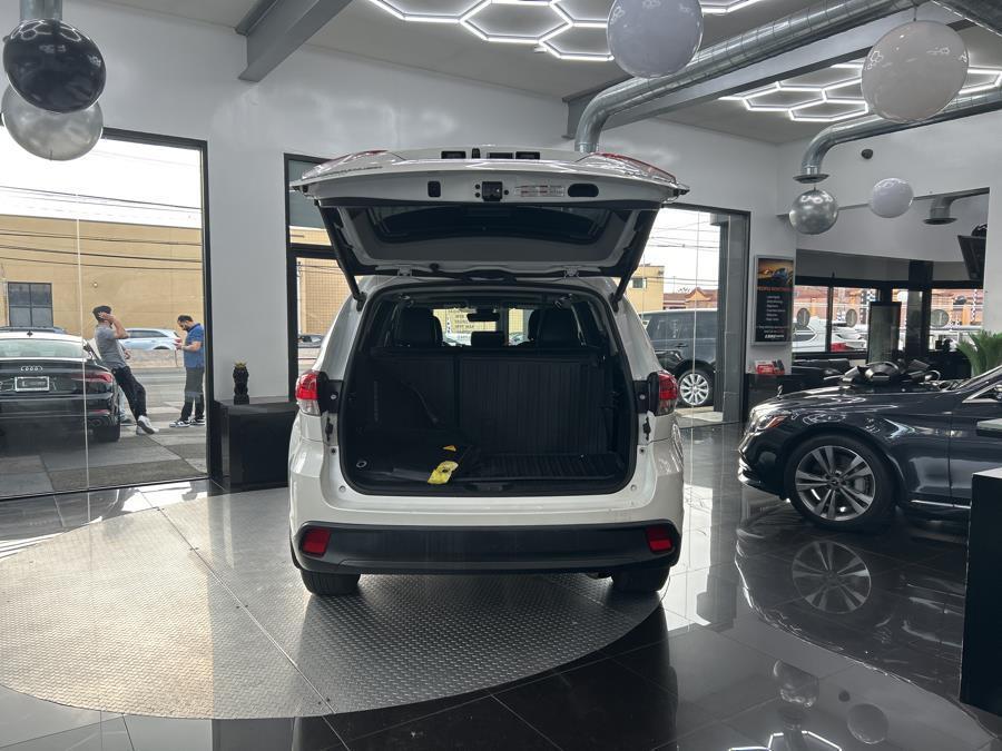 used 2019 Toyota Highlander car, priced at $24,450