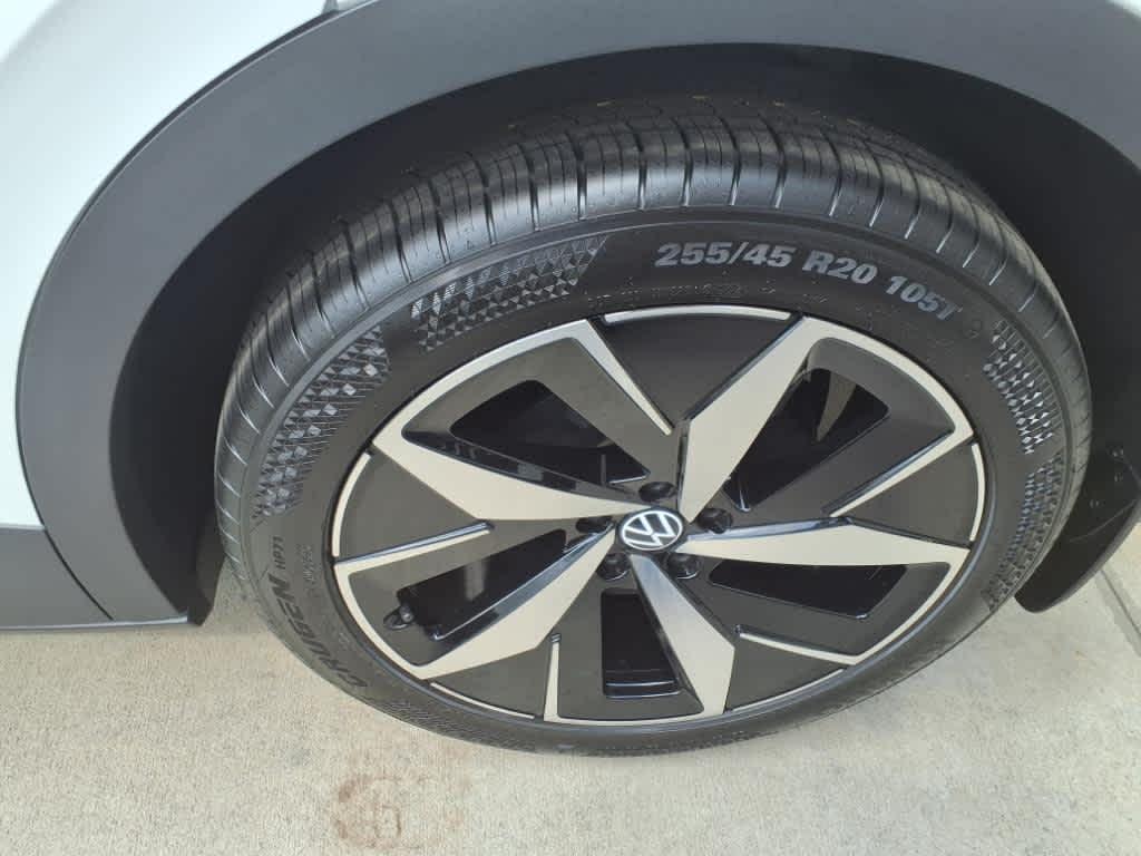 new 2025 Volkswagen ID.4 car, priced at $50,721