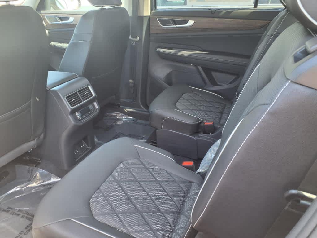 new 2025 Volkswagen Atlas car, priced at $54,234