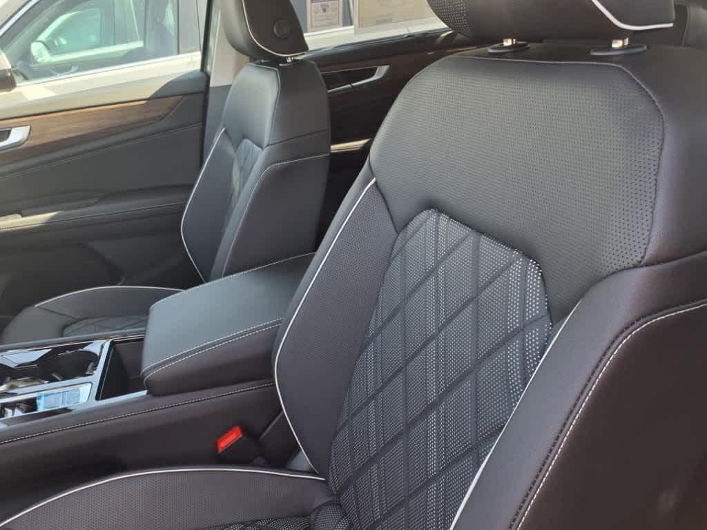 new 2025 Volkswagen Atlas car, priced at $54,234