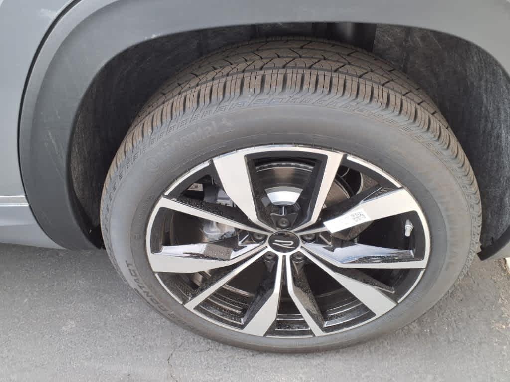 new 2025 Volkswagen Atlas car, priced at $54,494