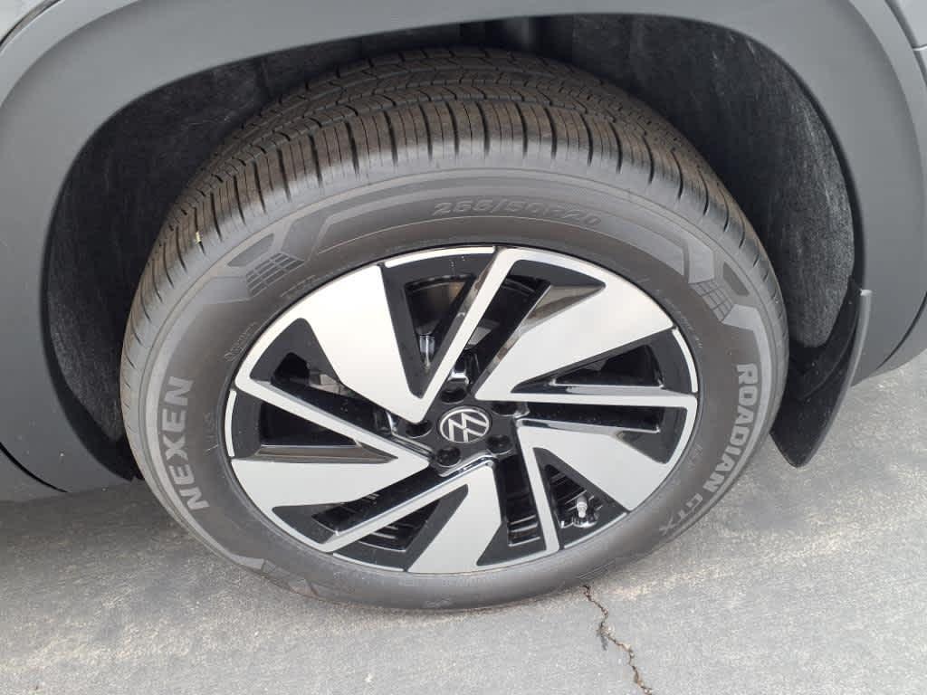 new 2025 Volkswagen Atlas car, priced at $50,184