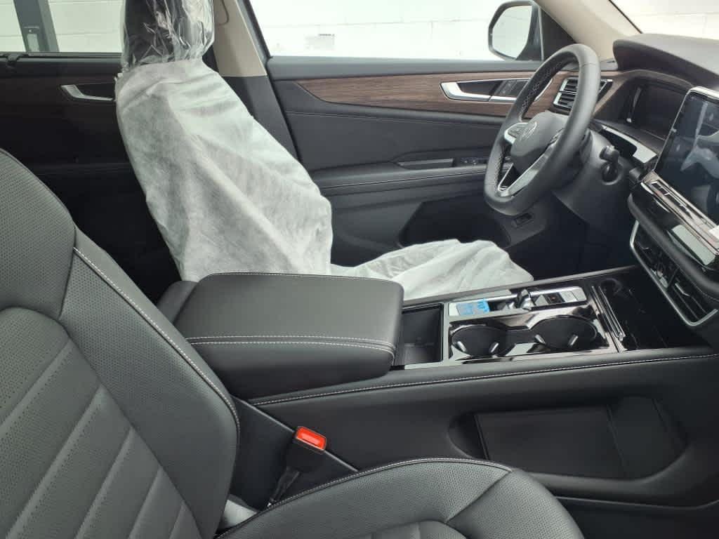 new 2025 Volkswagen Atlas car, priced at $50,184