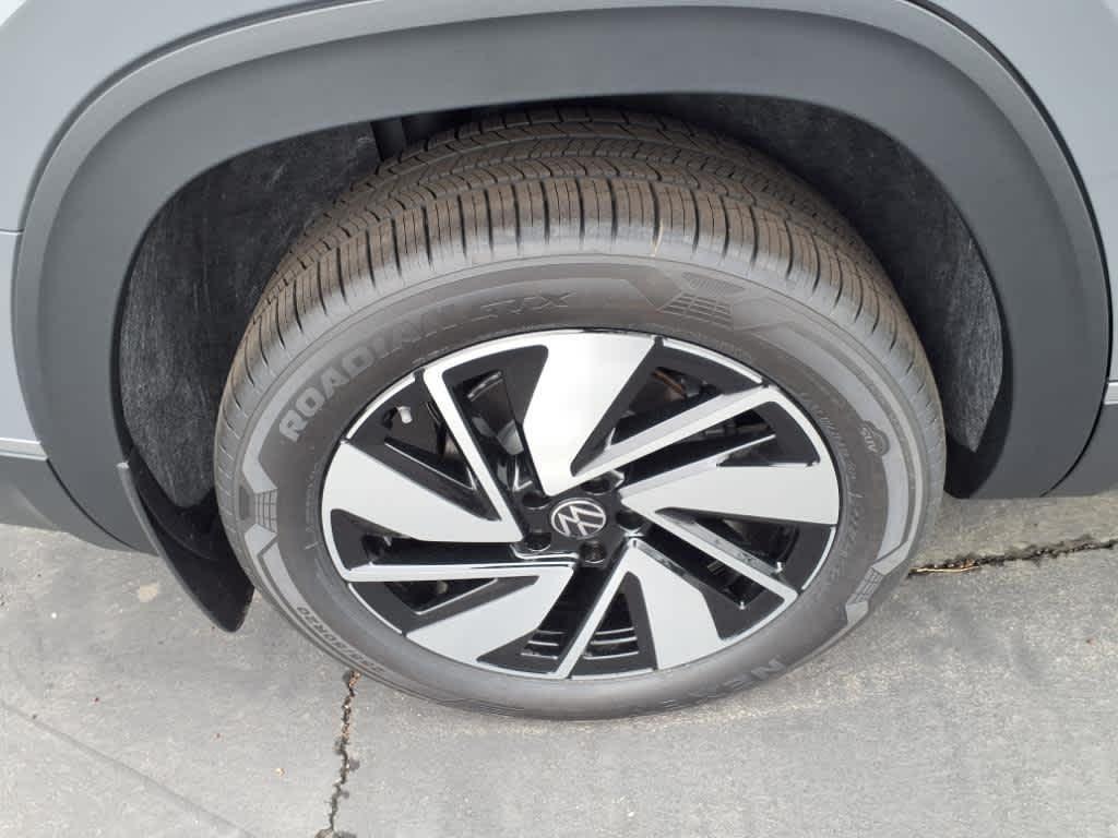 new 2025 Volkswagen Atlas car, priced at $50,184