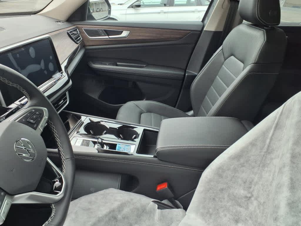 new 2025 Volkswagen Atlas car, priced at $50,184