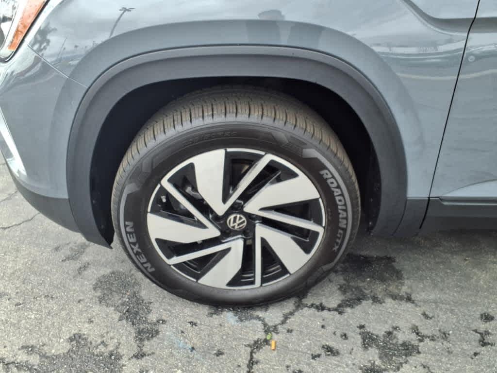 new 2025 Volkswagen Atlas car, priced at $43,992