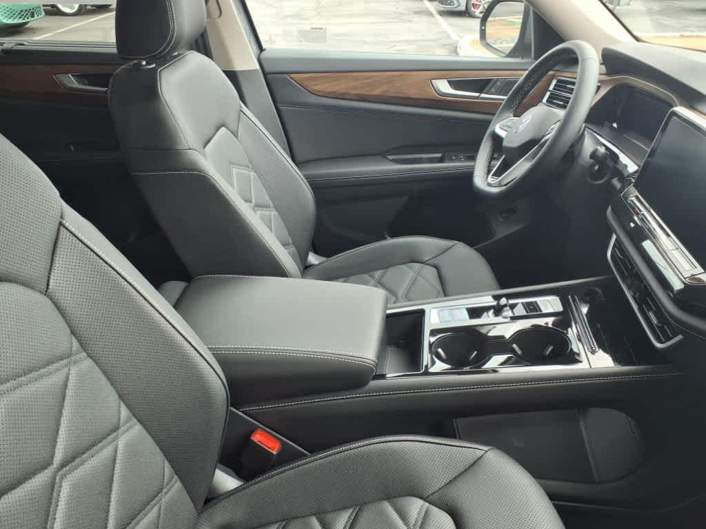 new 2025 Volkswagen Atlas car, priced at $43,992
