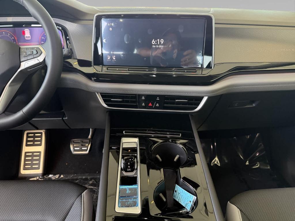 new 2025 Volkswagen Atlas car, priced at $47,234
