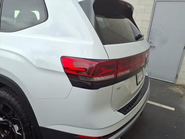 new 2025 Volkswagen Atlas car, priced at $48,876