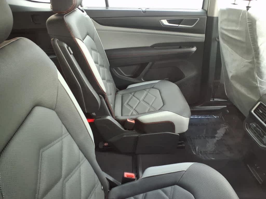 new 2025 Volkswagen Atlas car, priced at $47,376