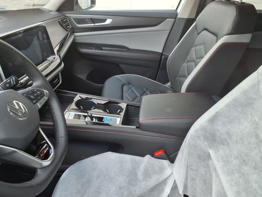 new 2025 Volkswagen Atlas car, priced at $47,376