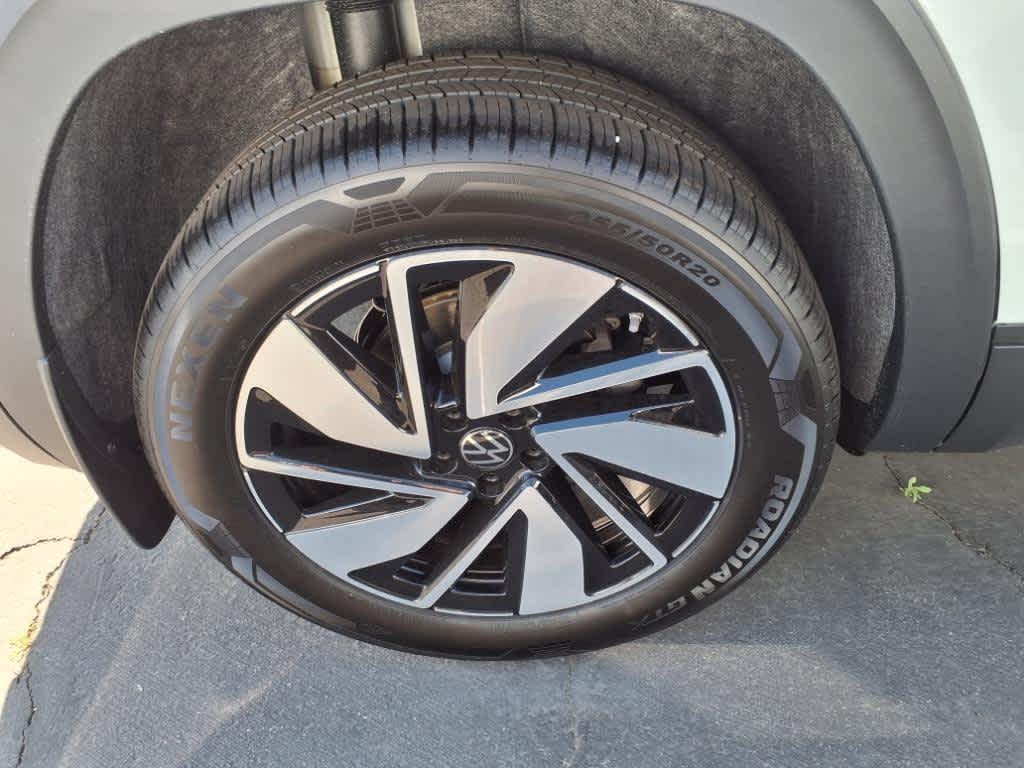 new 2025 Volkswagen Atlas car, priced at $41,931