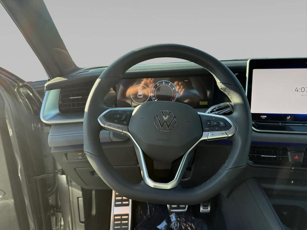 new 2025 Volkswagen Tiguan car, priced at $39,053