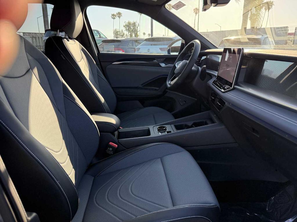 new 2025 Volkswagen Tiguan car, priced at $39,053