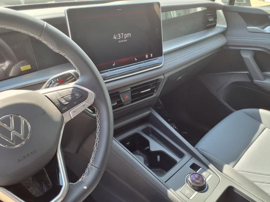 new 2025 Volkswagen Tiguan car, priced at $33,921