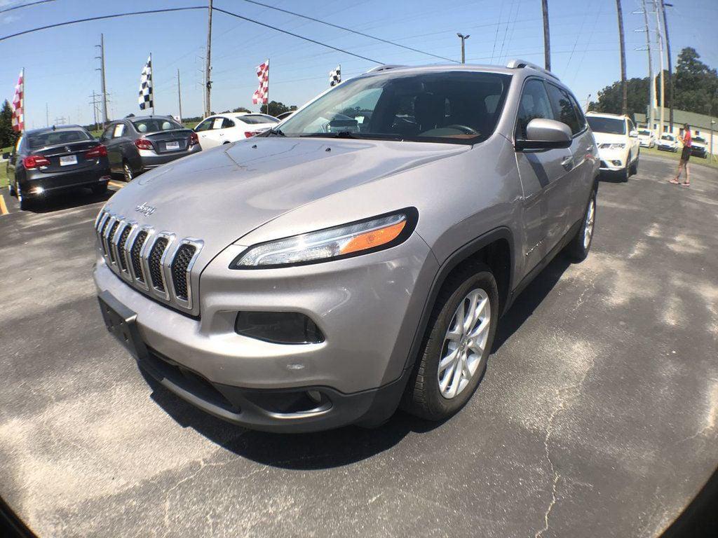 used 2018 Jeep Cherokee car, priced at $10,995