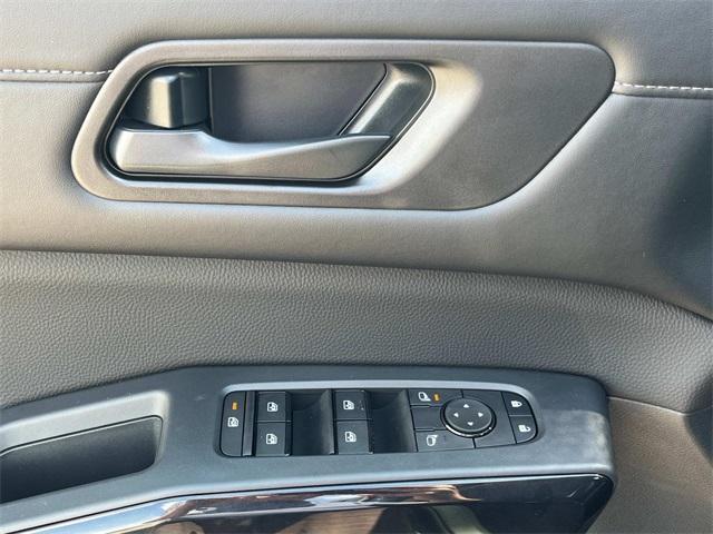 new 2025 Nissan Pathfinder car, priced at $38,176