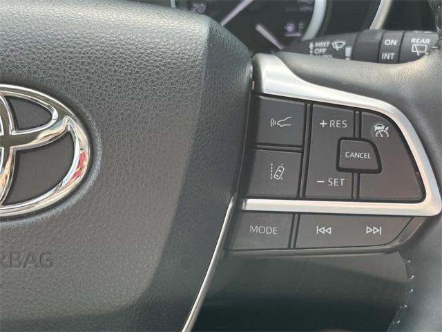 used 2022 Toyota Highlander car, priced at $36,988
