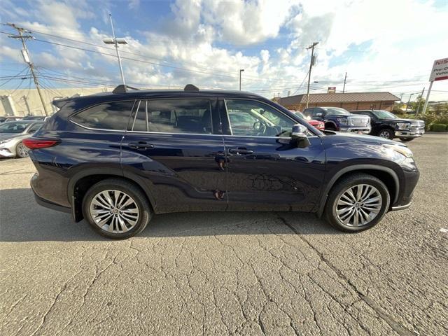 used 2022 Toyota Highlander car, priced at $36,988