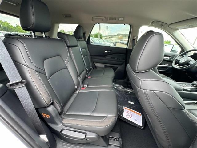 new 2025 Nissan Pathfinder car, priced at $41,030
