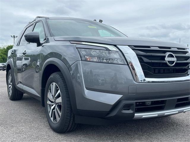 new 2025 Nissan Pathfinder car, priced at $39,217