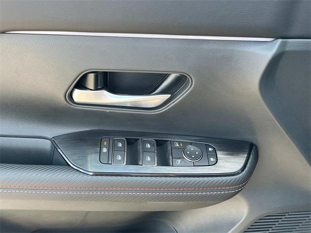 new 2025 Nissan Kicks car, priced at $27,956