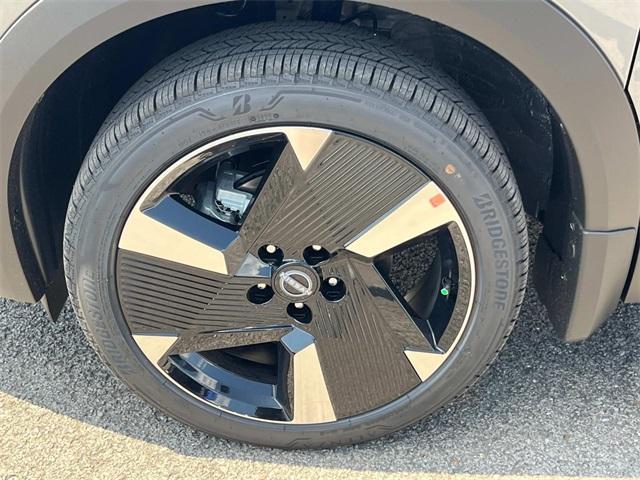 new 2025 Nissan Kicks car, priced at $27,956
