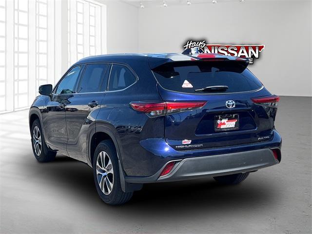 used 2022 Toyota Highlander car, priced at $36,672