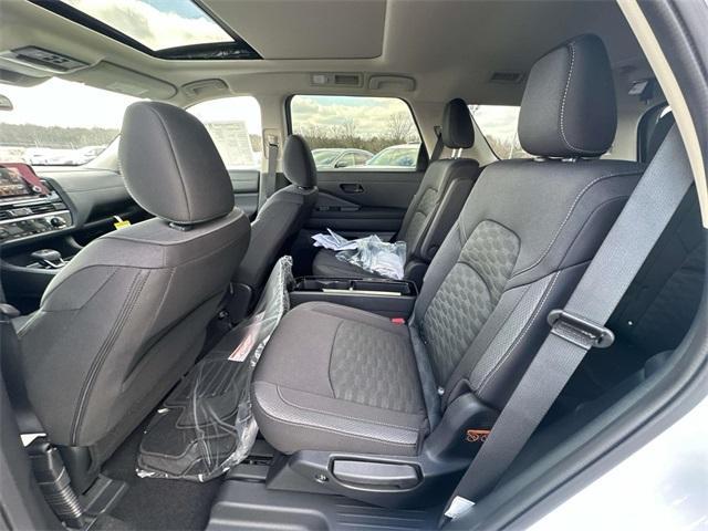 new 2025 Nissan Pathfinder car, priced at $42,152