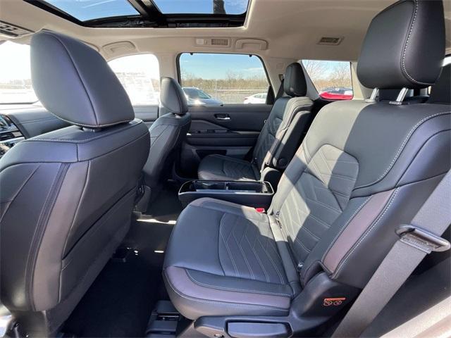 new 2025 Nissan Pathfinder car, priced at $48,972