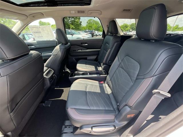 new 2025 Nissan Pathfinder car, priced at $50,348