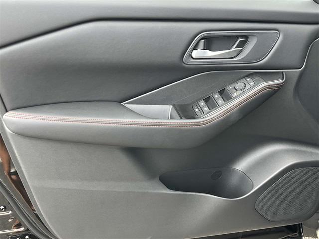 new 2025 Nissan Rogue car, priced at $33,000