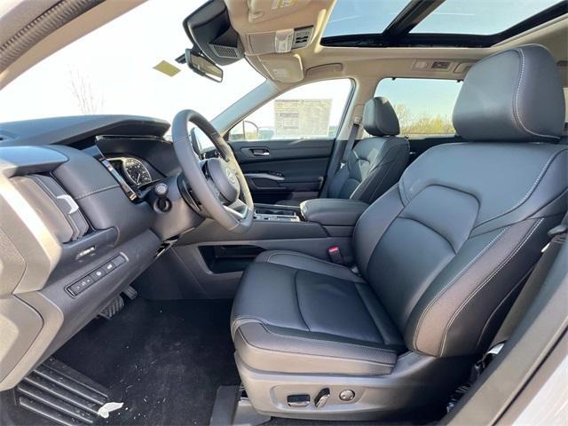 new 2025 Nissan Pathfinder car, priced at $42,799