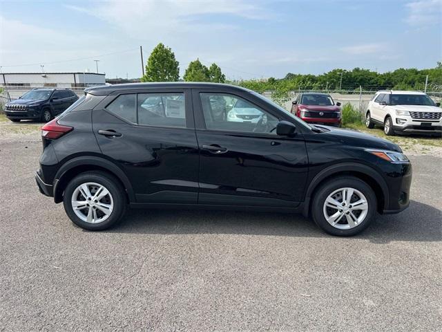 new 2025 Nissan Kicks Play car, priced at $23,760