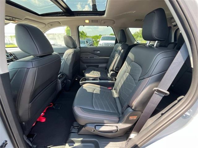 new 2025 Nissan Pathfinder car, priced at $51,083