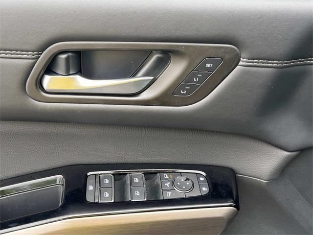 new 2025 Nissan Pathfinder car, priced at $49,946